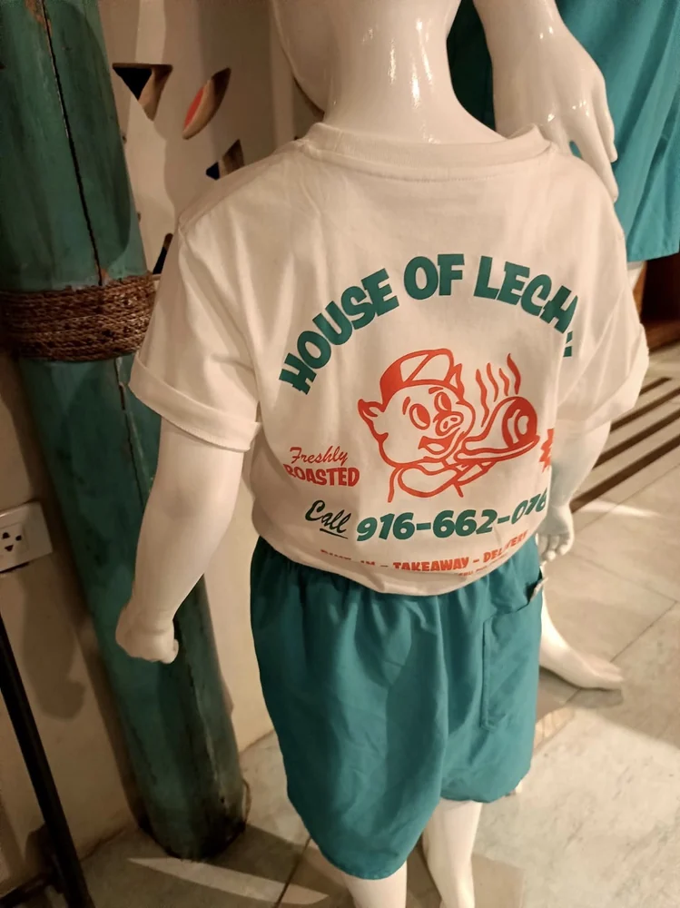 ハウスオブレチョンのTシャツの背中のプリント
