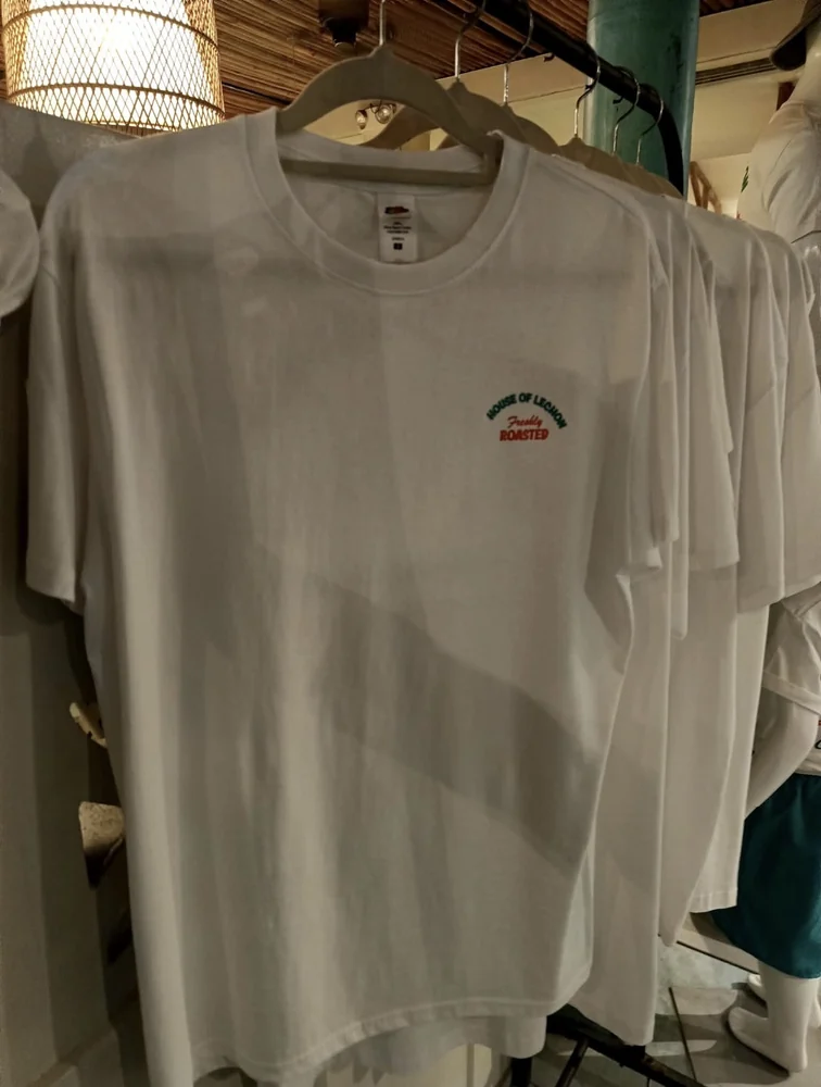 ハウスオブレチョンのTシャツの胸元ロゴ