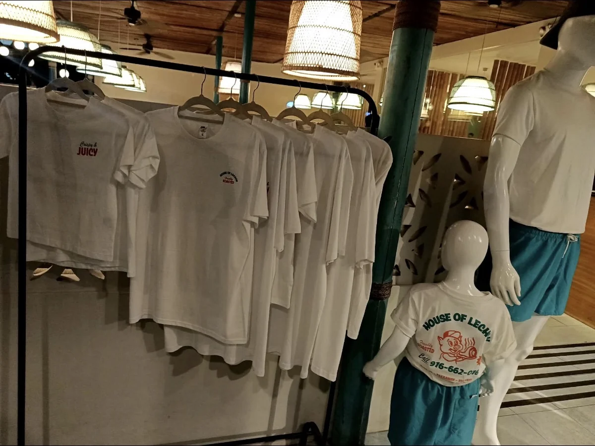ハウスオブレチョンの店内で販売されているオリジナルTシャツ